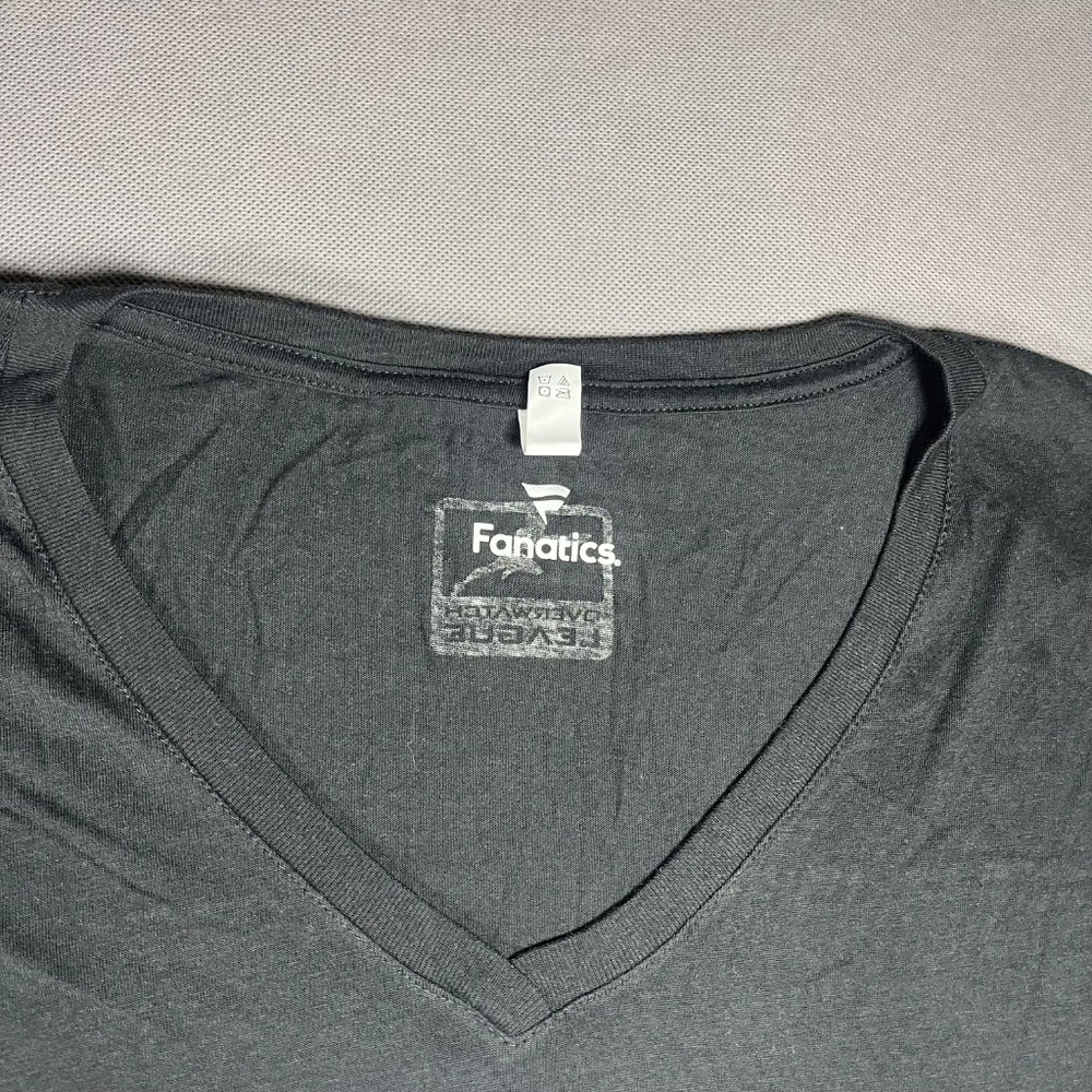 Philadelphia Fusion Fanatics V Neck Woman’s  T-Shirt SizeXL Overwatch League New - Picture 3 of 6